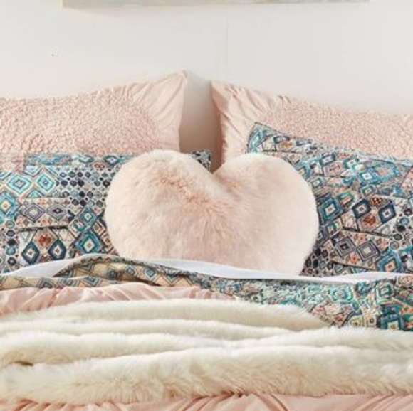 Nordstrom at Home Pink Fluffy Heart Pillow Cuddle Up Heart Pillow - Picture 1 of 2